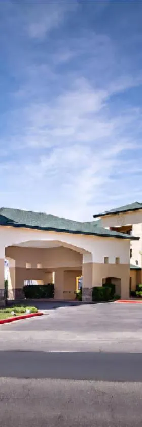 CASH REWARDS INN & SUITEs，位于罗斯威尔的酒店