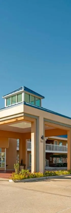 Quality Inn，位于布鲁克黑文的酒店