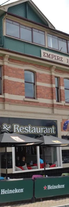 The Empire Hotel Deloraine，位于德洛兰的酒店