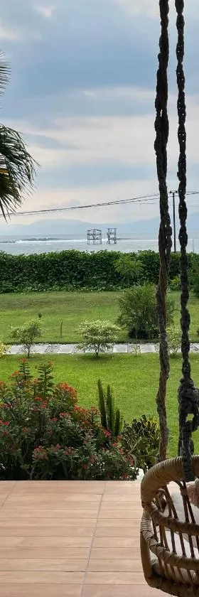 The Peak Surf House，位于Huu的酒店