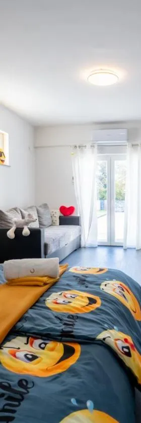 Studio Apartman Smiley，位于别洛瓦尔的酒店