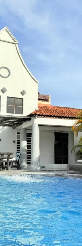 Pool Villa 833 - Fong Homestay，位于Kampong Alor Gajah的酒店