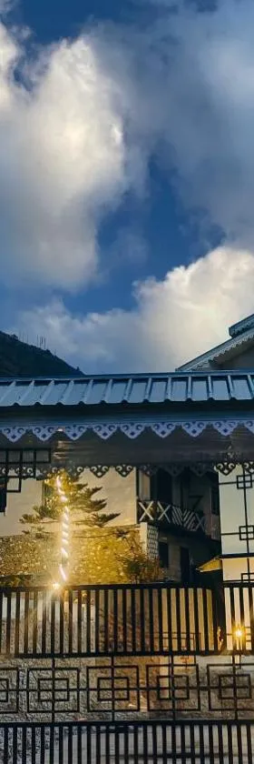 Mount Bayul Shangri-La Resort，位于拉冲的酒店