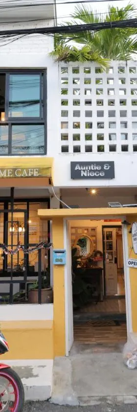 Auntie & Niece PHUKET，位于Ban Sam Kong的酒店