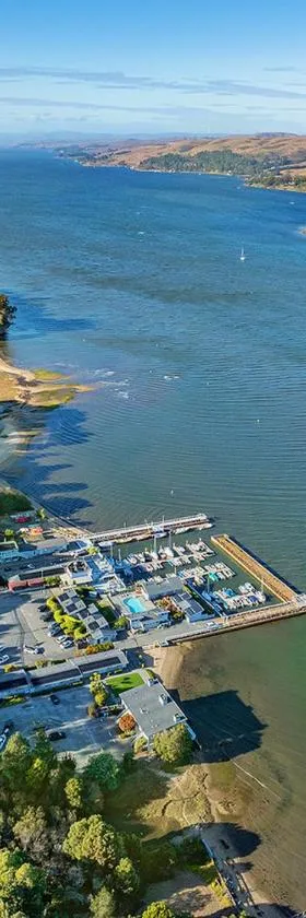 Tomales Bay Lodge and Marina Inc，位于因弗内斯的酒店