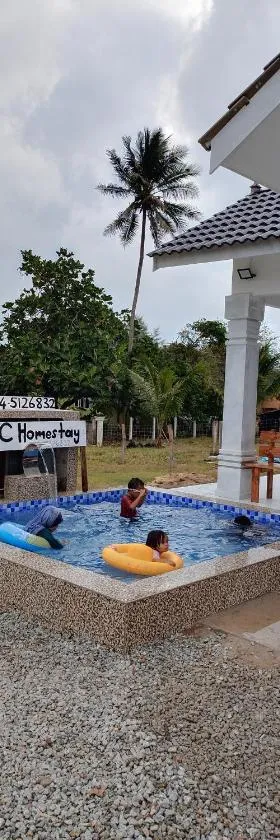 CC HOMESTAY PRIVATE POOL Kampung Mangkuk, Terengganu，位于佩纳利克村的酒店