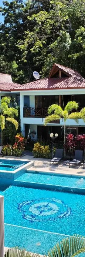 Bungalows Beachfront Hotel，位于蓬塔乌巴的酒店