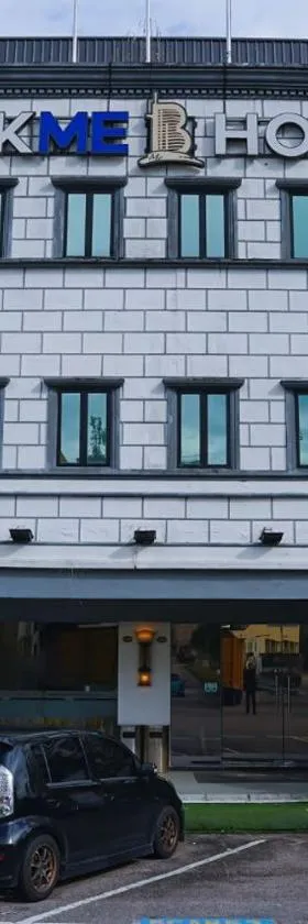 BOOKME HOTEL，位于新山的酒店