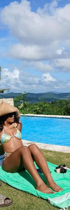 Swim & Paint Art Retreat，位于Las Piedras的酒店