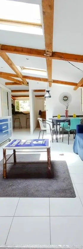 L'Atelier en Cévennes - Logement 55m2，位于Deaux的酒店