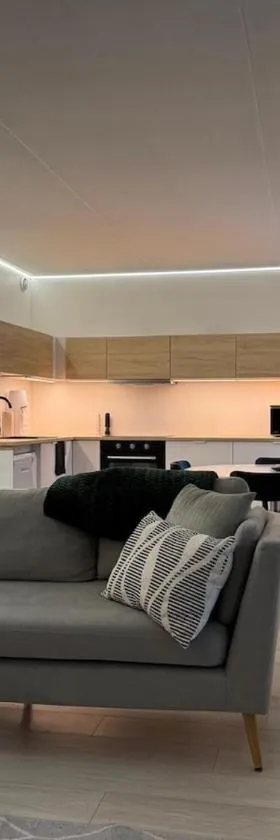 Modern and spacious apartment with a separate bedroom，位于里希迈基的酒店