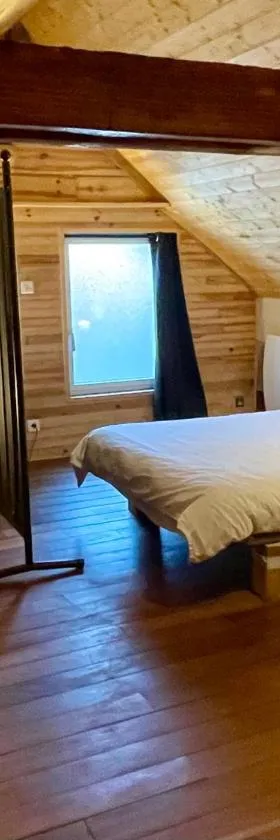 A6 Familiale Parking Wifi 1 Grd Chambre 3 lits 1 canap 2 à 6 personnes AMELIE，位于Imphy的酒店