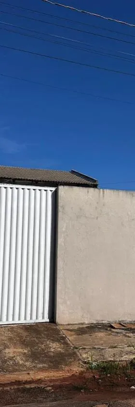 Casa com dois quartos e piscina em mineiros，位于Mineiros的酒店