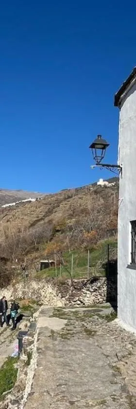 Acogedora casa en Pampaneira，位于潘潘埃拉的酒店
