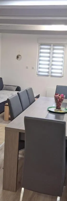full apartment，位于Uttenheim的酒店