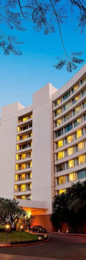 Marriott Executive Apartment - Lakeside Chalet, Mumbai，位于孟买的酒店