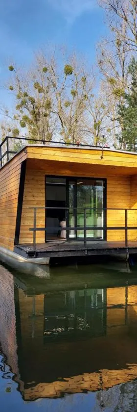 Haus Boat LIBERTY，位于Murowaniec的酒店