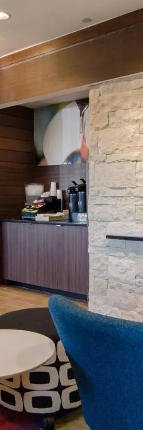 万豪波托马克米尔斯费尔菲尔德套房酒店，位于伍德布里奇的酒店