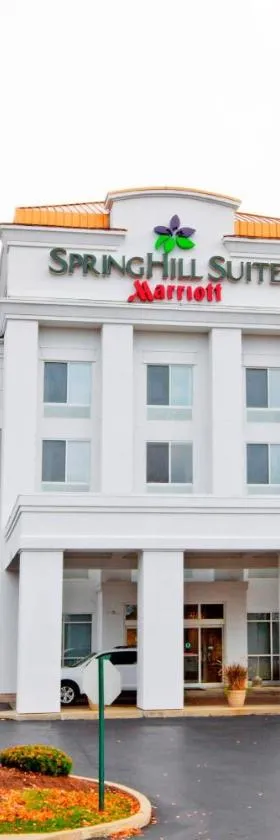 匹兹堡门罗维尔春季山丘套房酒店，位于蒙罗维尔的酒店