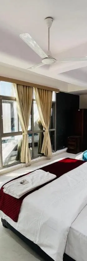 Hotel Royal Sky，位于Morbi的酒店