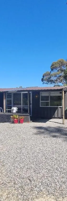 Tiny Home Container house Above the Vines，位于Waikakaho的酒店