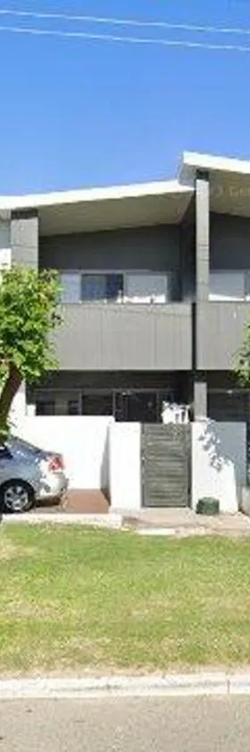 Nice 2 bedroom apartment，位于Kelmscott的酒店