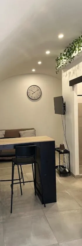 Agréable studio à 5min du tram，位于圣让德韦达的酒店