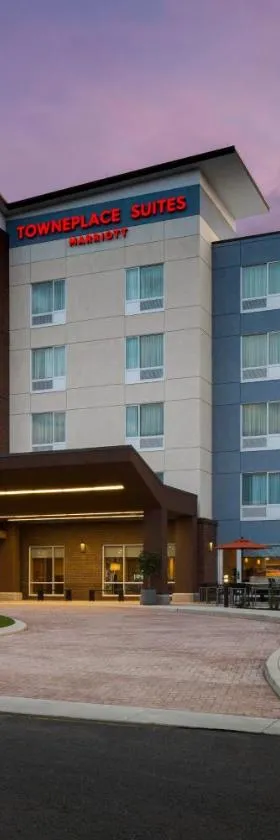 匹兹堡哈马尔维尔万豪广场套房酒店，位于Harmarville的酒店