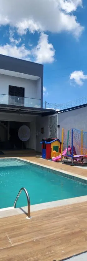 Sobrado novo e lindo com piscina，位于圣若泽杜斯坎普斯的酒店