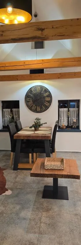 Podkrovní stylový mezonetový apartmán，位于Kunratice的酒店
