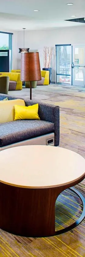 Courtyard by Marriott Dallas Carrollton and Carrollton Conference Center，位于卡罗尔顿的酒店