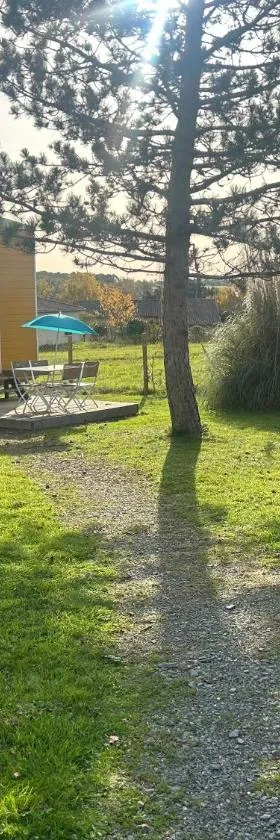 La tiny house Luna，位于Villefranche-de-Lonchat的酒店