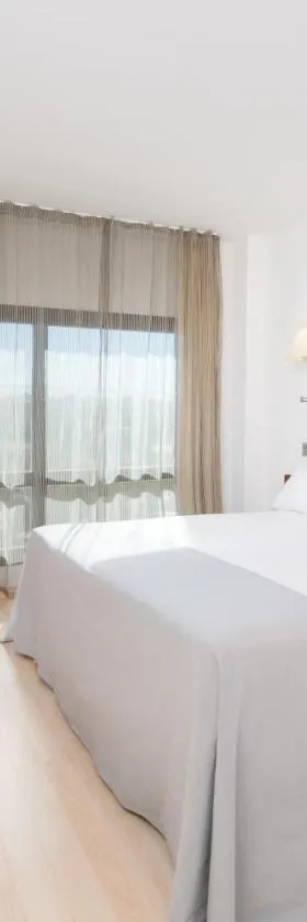 Hotel Zentral Ave，位于萨拉戈萨的酒店
