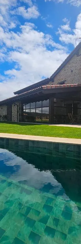 Hotel Izarbe，位于La Parte de Sotoscueva的酒店