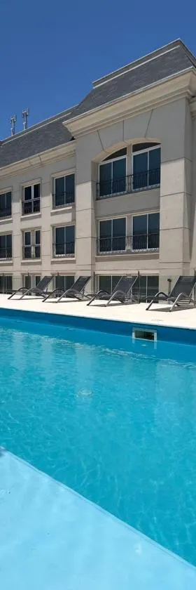 Apart France - Monoambiente con piscina, gym y estacionamiento，位于里奥夸尔托的酒店