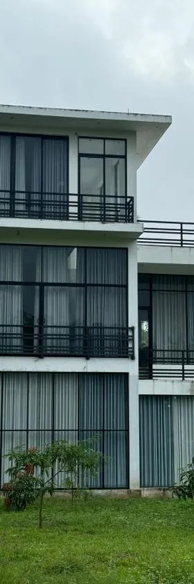 Pearl White Residency，位于波隆纳鲁沃的酒店