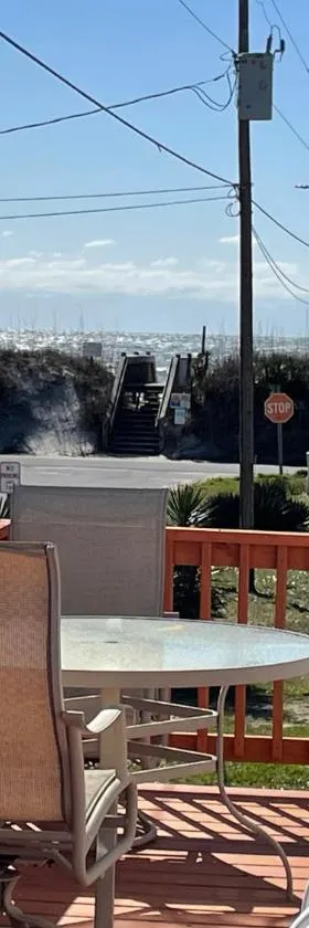 A Drunken Parrots Beach Side Paradise，位于北托普塞尔海滩的酒店