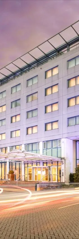 Ramada by Wyndham Amsterdam Airport Schiphol，位于巴德胡弗多普的酒店