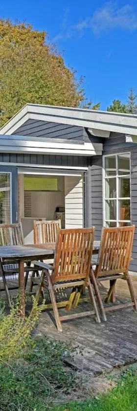 Sommerhus i nærheden af strand og skov，位于霍伊比的酒店