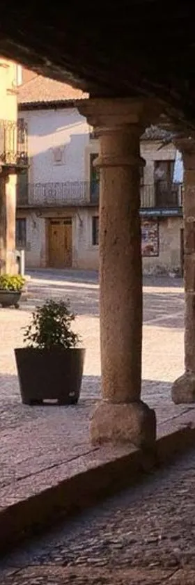 La consulta de Paloma, Plaza encanto historico，位于里亚萨的酒店