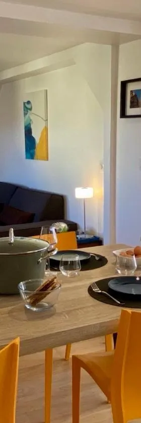 DUPLEX Le 12 - Appartement avec terrasse dans le vignoble - 5 mn du centre de Colmar，位于韦托尔塞姆的酒店