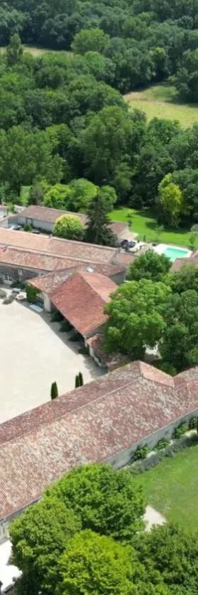 Logis du paradis，位于Criteuil-la-Magdeleine的酒店