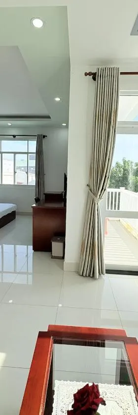 Palace Hotel - Rạch Giá，位于迪石的酒店