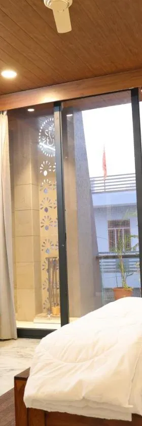 Amritam Palace A Luxury AC Home Stay，位于Rīngas的酒店