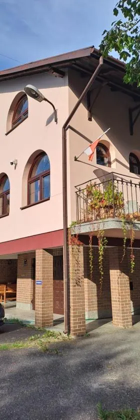Villa Kasztanowa，位于斯凯尔涅维采的酒店