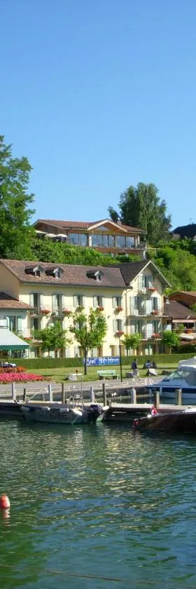 Hôtel La Riviera Victoria，位于依瓦勒的酒店