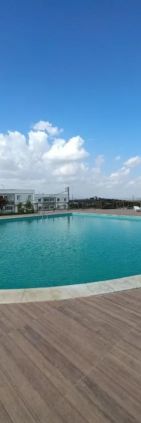 Ap condomínio Bosque com piscina，位于加拉尼温斯的酒店