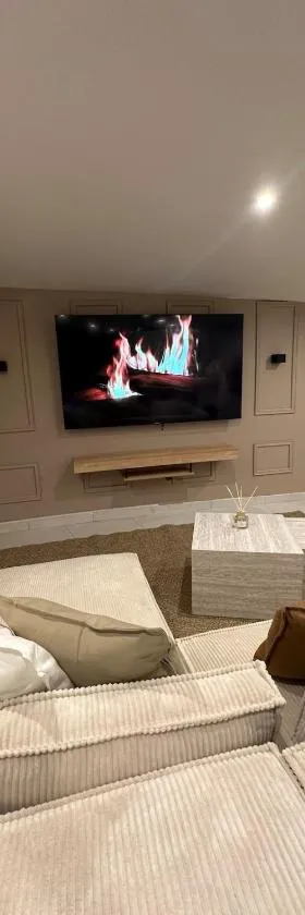 F2 jacuzzi moderne et spacieux，位于埃唐普的酒店