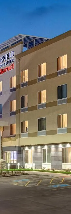 Fairfield Inn & Suites by Marriott Fresno North/Shaw Avenue，位于弗雷斯诺的酒店