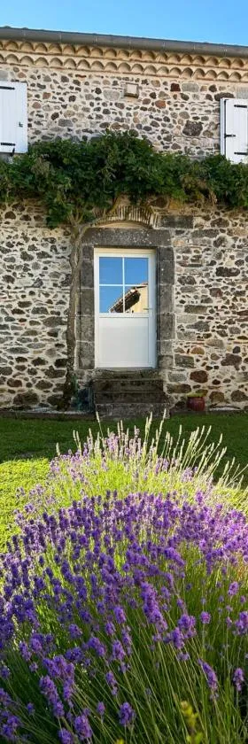 Aux portes du Sidobre，位于Noailhac的酒店